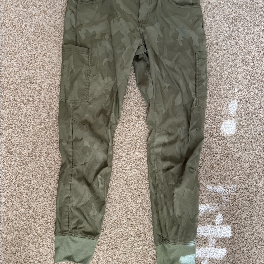 Prana Women’s Halle Jogger Olive Camouflage Cargo Pants